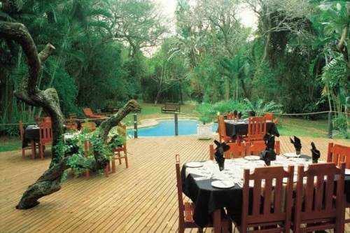 Bushlands Game Lodge dining by the pool